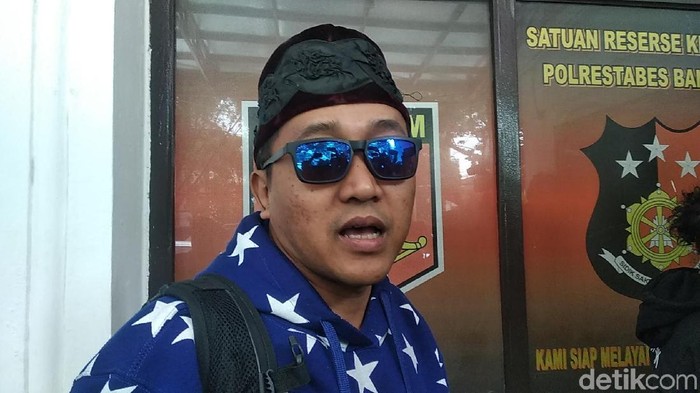 teddy diperiksa polisi.