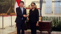 Menteri Luar Negeri Indonesi Retno Marsudi menerima kedatangan Menteri Luar Negeri Jepang Toshimitsu Motegi di Gedung Pancasila, Jakarta, Jumat (10/01/2020).