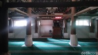 Masjid Kuno Gamel bernama Masjid Sirbudhirahsa. Sekitar tahun 1980an, nama Sirbudhirahsa menjadi perdebatan. Kini masjid ini jadi salah satu wisata religi di Cirebon. (Sudirman Wamad/detikTravel)