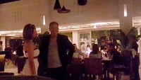 Makan malam romantis itu diketahui dilakukan Vicky Prasetyo dan Echa Caesa di sebuah kafe di Bali.
