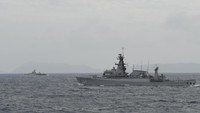 Mereka melakukan operasi pengendalian wilayah laut, khususnya di Zona Ekonomi Eksklusif (ZEE) laut Natuna Utara. ANTARA FOTO/M Risyal Hidayat.