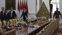 Saat membuka pertemuan, Jokowi memberikan selamat kepada Toshimitsu Motegi yang dipercaya menjadi Menteri Luar Negeri Jepang. Jokowi berharap diplomasi ekonomi Indonesia dengan Jepang harus menjadi fokus.