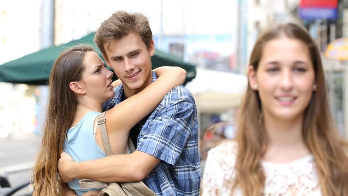 pelakor Couple lying in bed while someone is watching in front of the door