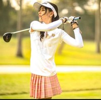 Tak hanya kerap berbagi gaya busana stylish dari merek ternama. Siwi Sidi juga terlihat menikmati gaya hidup mewahnya dengan pergi ke restoran, berbelanja, dan berolahraga. Ini penampilan Siwi Sidi saat menikmati olahraga golf.  Foto: Instagram @w_hadinata