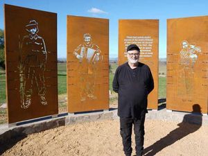 Siapa Sosok Ibu Berkebaya yang Terukir di Monumen Perjuangan Australia Ini?