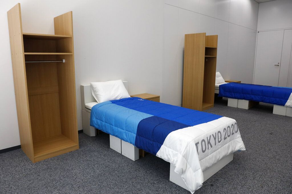 Beragam persiapan menjelang Olimpiade Tokyo 2020 selalu menarik perhatian. Salah satunya tempat tidur atlet yang terbuat dari kardus yang dapat didaur ulang.