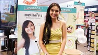 Amanda Manopo saat ditemui di kawasan Pondok Indah, Jakarta Selatan pada Jumat (10/1). Pool/Noel/detikFoto.