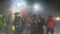 Horor di Islandia: Turis Terjebak Badai Salju 9 Jam