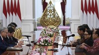 Presiden Joko Widodo (Jokowi) mengajak Jepang untuk berinvestasi di Natuna, Kepulauan Riau. Hal itu diungkapkan saat melakukan pertemuan dengan Menteri Luar Negeri Jepang Toshimitsu Motegi di Istana Merdeka, Jakarta, Jumat (10/1/2020).