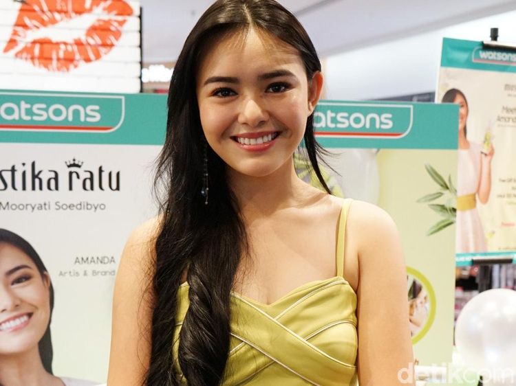 Senyum Manis Amanda Manopo yang Makin Dewasa