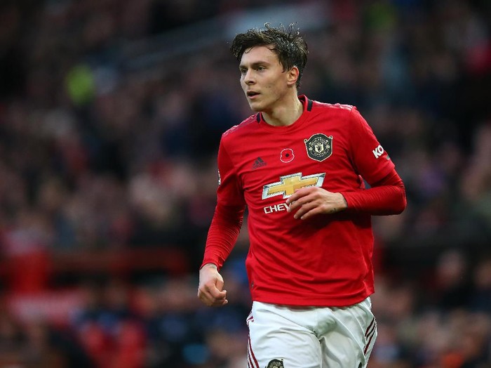 MANCHESTER, ENGLAND - NOVEMBER 10:  Victor Lindelof of Manchester United looks on during the Premier League match between Manchester United and Brighton & Hove Albion at Old Trafford on November 10, 2019 in Manchester, United Kingdom. (Photo by Alex Livesey/Getty Images)
