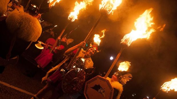 Up Helly Aa, Festival Bakar Kapal Ala Viking di Skotlandia