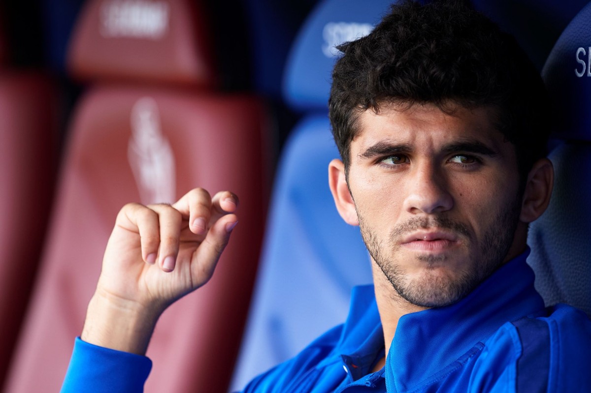Carles Alena mengaku tak bermasalah dengan pelatih Ernesto Valverde meski frustrasi dengan kesempatan bermain yang sedikit di Barcelona. (Foto: Juan Manuel Serrano Arce / Getty Images)