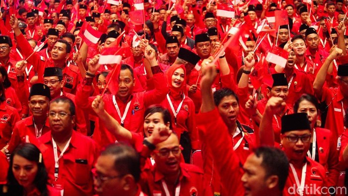 Rapat kerja nasional (Rakernas) sekaligus perayaan Hut PDIP Perjuangan ke-47 digelar di JIEXpo Kemayoran, Jakarta Pusat. Rakernas dibuka oleh Ketua Umum PDIP Megawati Soekarnoputri.