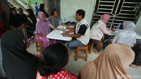 Adapun sejumlah keluhan kepada petugas medis seperti diare, gatal-gatal, demam, infeksi saluran pernafasan akut, hipertensi, luka terbuka akibat terkena beling maupun paku.