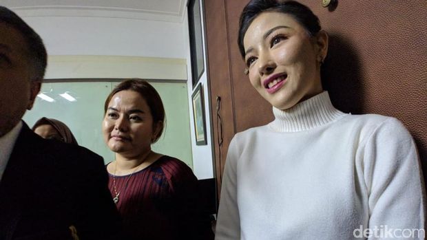 Tepis Cuma Kibas Rambut, Pengacara Cerita Proses Siwi Jadi Pramugari Garuda