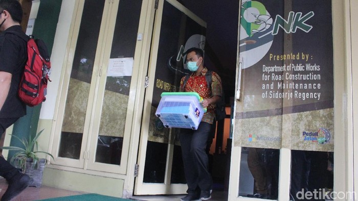 Kpk Geledah Kantor Dinas Pu Sidoarjo Terkait Ott Bupati Sidoarjo Kpk Geledah Kantor Dinas Pu Sidoarjo Terkait Ott Bupati Sidoarjo