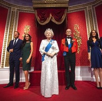 Formasi awal patung lilin keluarga Kerajaan Inggris di Madame Tussauds sebelum pengumuman yang menghebohkan itu. Seperti orang-orang di seluruh dunia, kami juga bereaksi terhadap kabar yang mengejutkan dari Duke dan Duchess of Sussex yang ingin mengundurkan diri dari keluarga senior Kerajaan, kata Steve Davies, general manager Madame Tussauds London seperti dikutip BBC. (Foto: Victoria Jones/PA via AP)