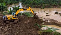 Pada hari kedua bencana banjir di desa tersebut, Balai Besar Wilayah Sungai Pemali-Juana telah mengerahkan alat berat untuk memperbaiki tanggul sungai yang jebol selebar sekitar 30 meter. 