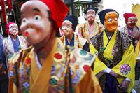 Topeng Tradisional Jepang di Festival Konpari