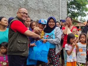 Pertamina Foundation Beri Bantuan untuk Ibu-ibu & Balita Korban Banjir