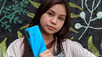 Baterainya berkapasitas 5.000 mAh. Foto: Adi Fida Rahman/detikINET