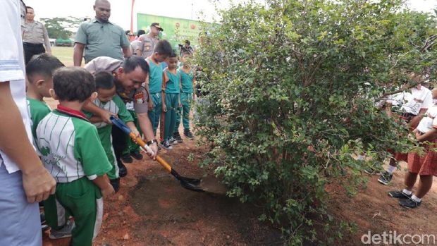 Polsa Riau-Kepri Laksanakan Gerakan Tanam Pohon Serentak