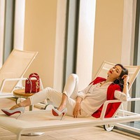 Terlepas dari kasus yang menjerat pramugari Garuda ini, Siwi Sidi kerap berbagi gaya hidup mewah di Instagram. Pada postingannya itu, Siwi Sidi terlihat mengenakan beberapa merek fashion ternama mulai dari Dior sampai Hermes. Foto: Instagram @w_hadinata