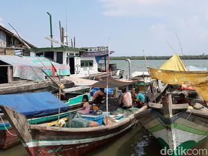 Cuaca Ekstrem-Gelombang Tinggi, Nelayan di Banyuasin Pilih Tak Melaut