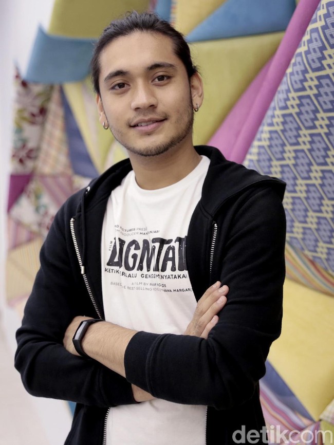 Giorgino Abraham sempat dituding berselingkuh dengan Irish Bella, ketika dia masih berstatus kekasih Angela Gilsha. Keduanya dikabarkan terlibat cinta lokasi yang kemudian dibantah Giorgini. Tidak lama setelah rumor itu beredar, Giorgino dan Irish Bella berpacaran. Namun kini hubungan mereka berakhir dan Irish kini hidup bahagia dengan suaminya Ammar Zoni. Foto: Asep Syaifullah/detikHOT