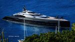 Foto Yacht yang Mirip Pesawat Ruang Angkasa dan Kapal Perang