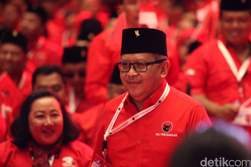 Rapat kerja nasional (Rakernas) sekaligus perayaan Hut PDIP Perjuangan ke-47 digelar di JIEXpo Kemayoran, Jakarta Pusat. Rakernas dibuka oleh Ketua Umum PDIP Megawati Soekarnoputri.