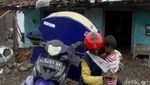 Kisah Penjual Roti yang Berkeliling Sambil Gendong Anak