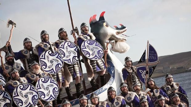 Up Helly Aa, Festival Bakar Kapal Ala Viking di Skotlandia