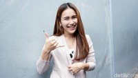 Pada 2020 ini tampaknya Ayu memiliki pose baru. Pool/Palevi S/detikFoto.