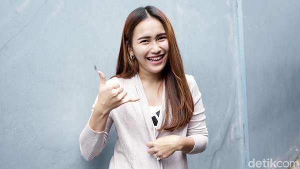 Pose Baru Ayu Ting Ting Pose Baru Ayu Ting Ting