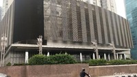 Mal tampak sepi pengunjung.