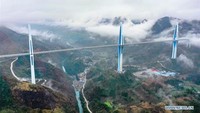 Dibukanya jembatan juga akan memfasilitasi pengentasan kemiskinan di daerah penggurunan berbatu di Guizhou dan Provinsi Yunnan di dekatnya serta Daerah Otonomi Guangxi Zhuang. Foto: Dok. Xinhua/Liu Xu