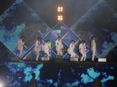Super Junior Sapa ELF di Super Show 8: Infinite Time