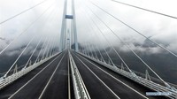 Jembatan beton tertinggi di dunia, Jembatan Pingtang yang berlokasi di barat daya Provinsi Guizhou, China akhirnya dibuka untuk lalu lintas umum. Foto: Dok. Xinhua/Liu Xu