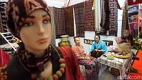 Batik yang dipamerkan berasal dari sejumlah daerah di Indonesia.