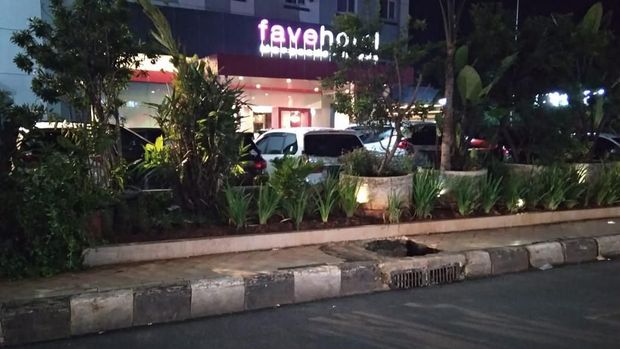 Lokasi trotoar yang berlubang ada di depan Fave Hotel, Jl Margonda Raya arah Depok