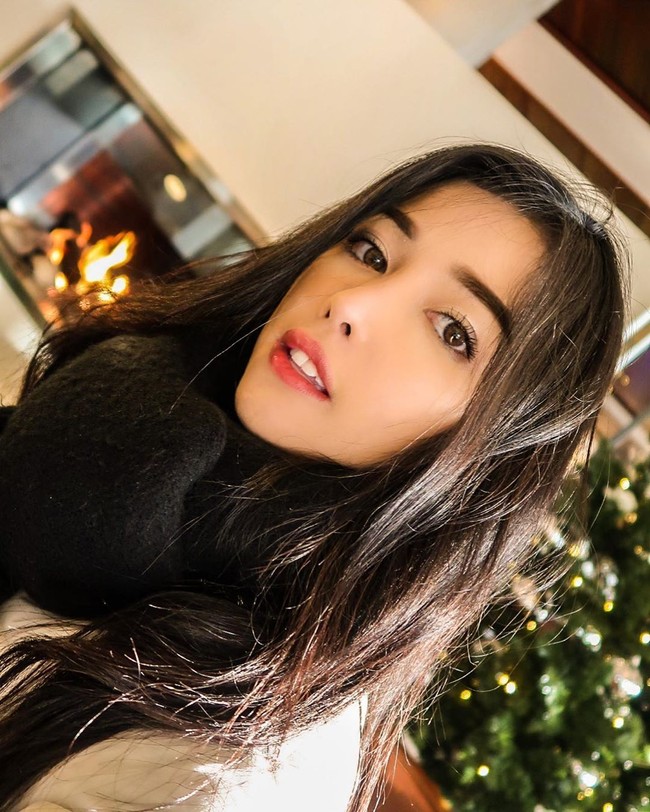 Wanita yang masih aktif sebagai pramugari Garuda itu menegaskan bahwa tindakannya itu tidak merugikan siapa-siapa. Setiap orang ingin cantik loh. Kita kan pribadi dan enggak merugikan orang lain itu aja sih, kata Siwi. Foto: dok. Instagram