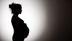 Viral Wanita 54 Tahun Lahirkan Cucunya Sendiri