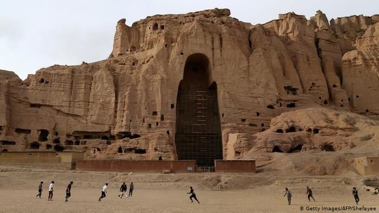 Situs Buddha Bamiyan di Afghanistan (Shefayee/AFP/Getty Images) Situs Buddha Bamiyan di Afghanistan (Shefayee/AFP/Getty Images)