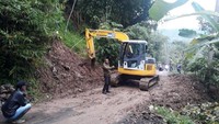 Untuk akses jalan yang tertutup akibat banjir dan longsor, sebagian titik sudah terbuka yakni pada Jalan Raya Cigudeg-Kecamatan Sukajaya sepanjang 7 Km sudah, Posko Utama-Sub Pos Harkat Jaya sepanjang 2 Km, dan ruas Jl. Kiarasari-Jl. Pasir Madang sudah berhasil dibuka 4 titik dari 13 titik longsoran.