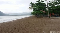 Wisata Pantai Prigi Trenggalek kini telah berubah total. Kawasan yang dulunya sederhana, kini disulap jadi lebih modern dengan berbagai fasilitas. (Adhar Muttaqin/detikcom)