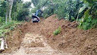 Desa Pasir Madang, merupakan 1 dari 6 Desa yang hingga kini masih terisolir akibat longsor.