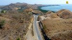 Meliuk di Antara Bukit, Ini Jalan Penopang Kawasan Labuan Bajo