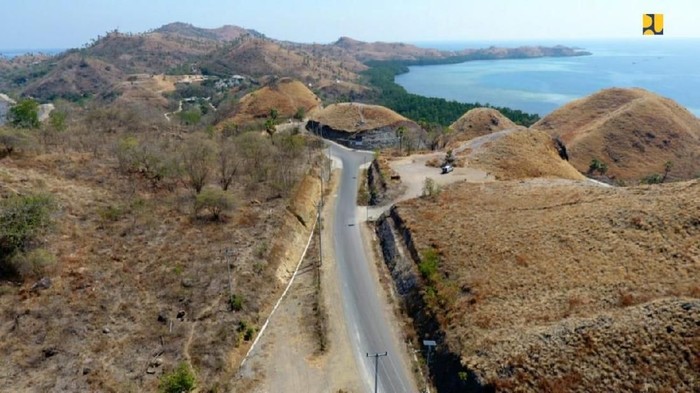 Kementerian PUPR terus lanjutkan pembangunan jaringan jalan untuk mendukung Kawasan Strategis Pariwisata Nasional (KSPN) Labuan Bajo, Flores, NTT.